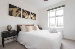 Modern Luxury Apartment by Bow Road Station